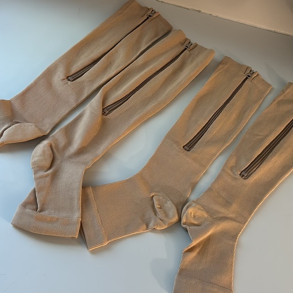 COMPRESSION SOCKS ~ NEW ~ w/zipper 2 pairs/toeless/knee highs - Picture 4 of 6